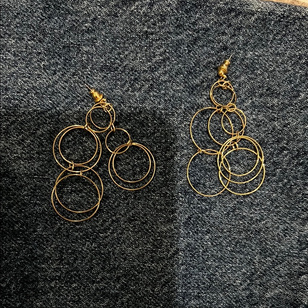 Chic Gold Circle Drop Earrings NWOT